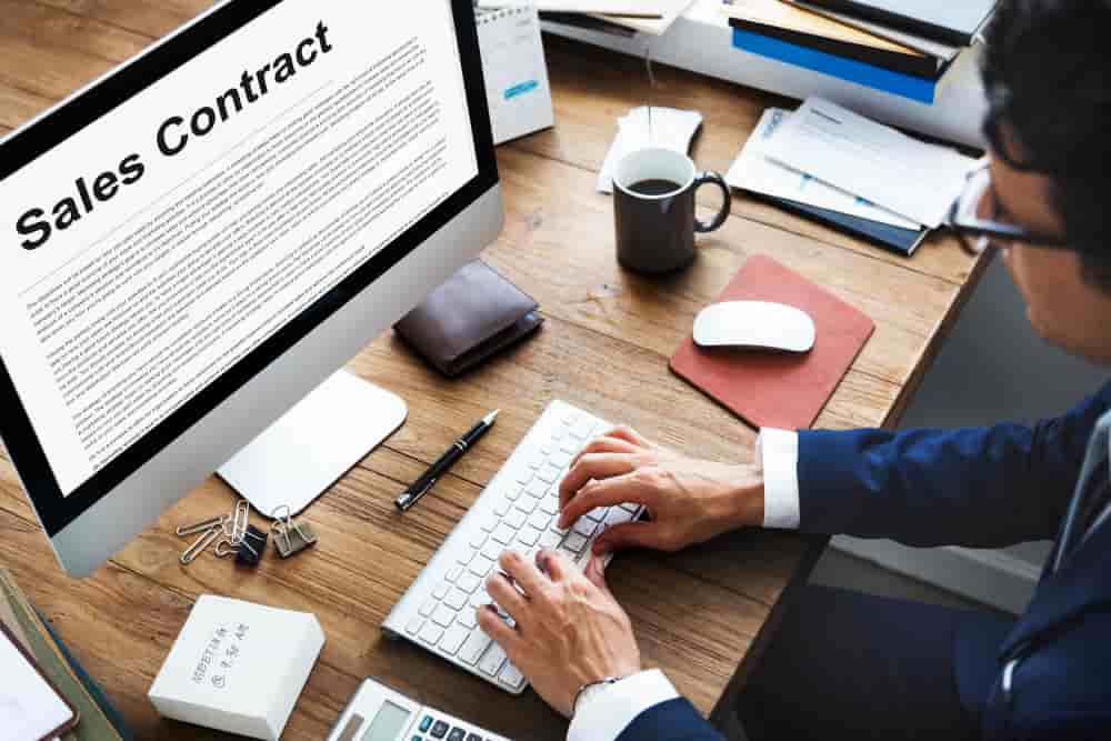 A executive preparaing a sales contract as per International sales of goods contracts