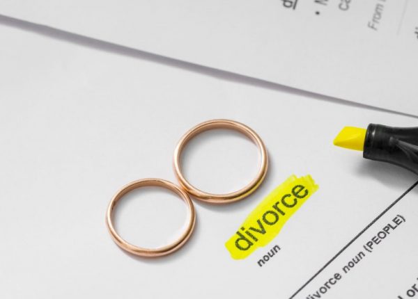 A person highlight divorce and the Issues related to International divorce